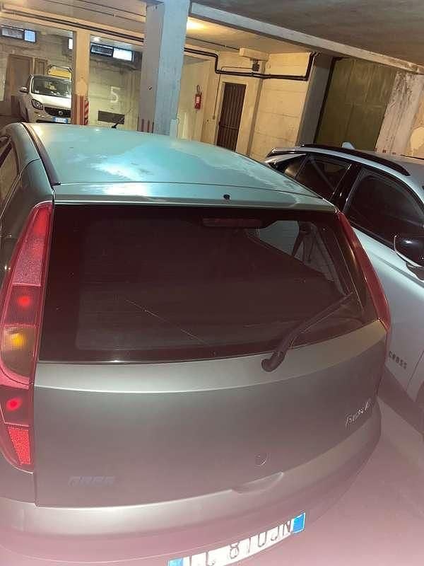Usata Fiat Punto 80 CV (58 kW) 2002 Verde Berlina