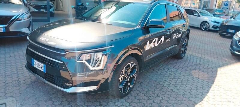 Grigio Usata 2024 Kia Niro Style SUV | 31.500 € (Cara) - Immagine 1/4