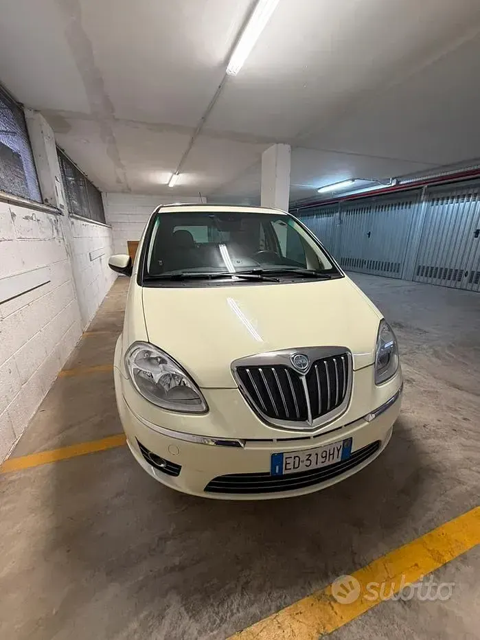 Usata Lancia Musa 95 CV (69 kW) 2010 Bianco Monovolume