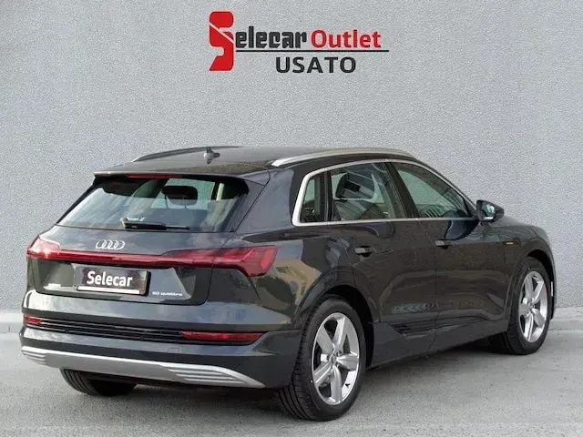 Usata Audi e-tron Business 230 kW (313 CV) 2020 Grigio manhattan metallizzato SUV