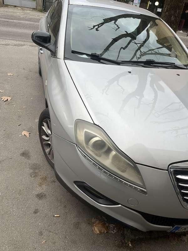 Usata Lancia Delta 120 CV (88 kW) 2013 Argento Utilitaria