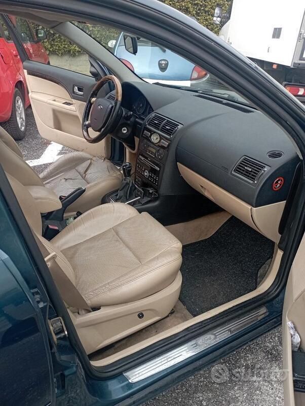 Usata 2004 Ford Mondeo Tre volumi | 1000 € (Buon prezzo) - Immagine 1/4