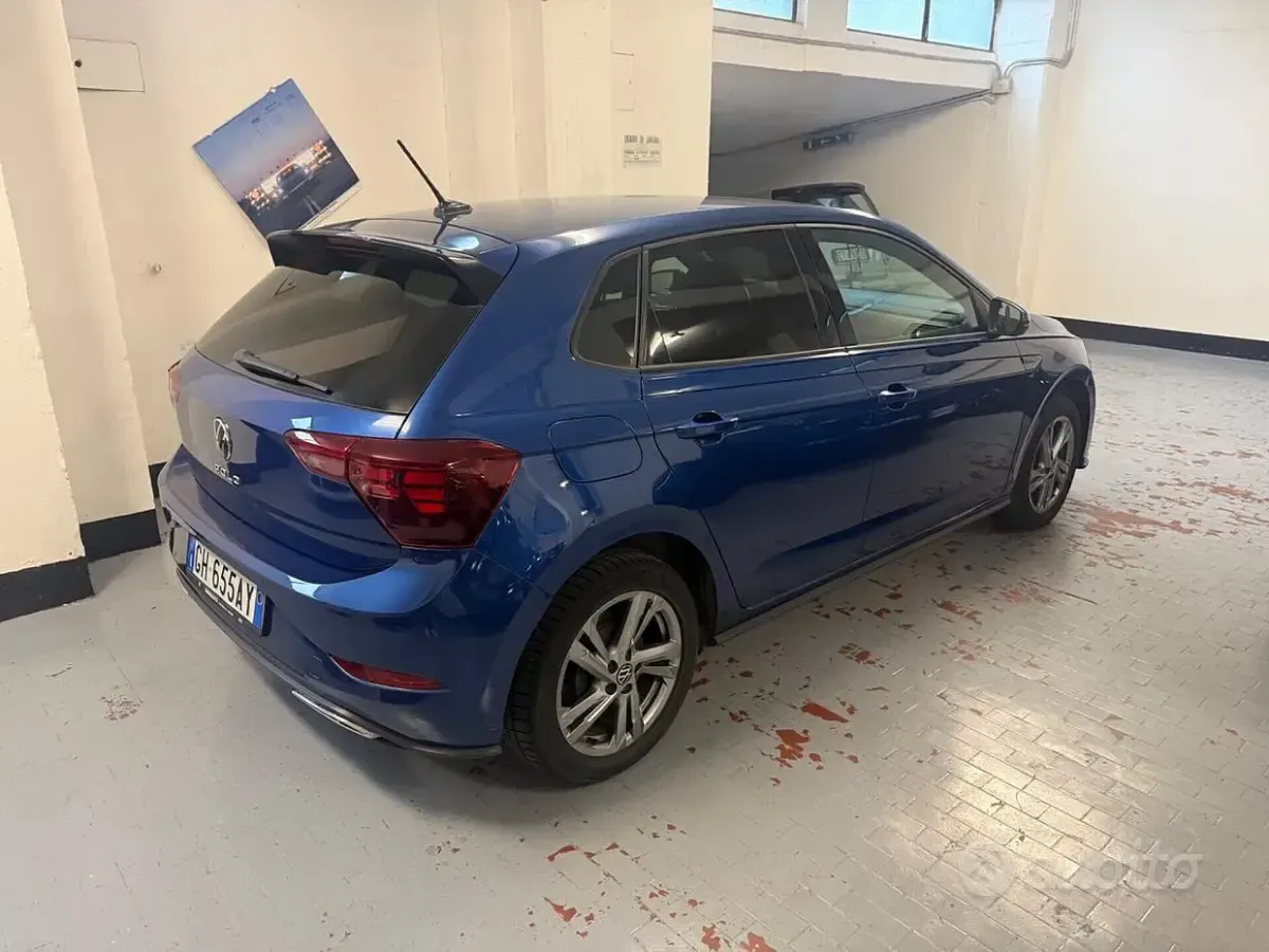 Usata VW Polo R-line 95 CV (69 kW) 2021 Blu Utilitaria