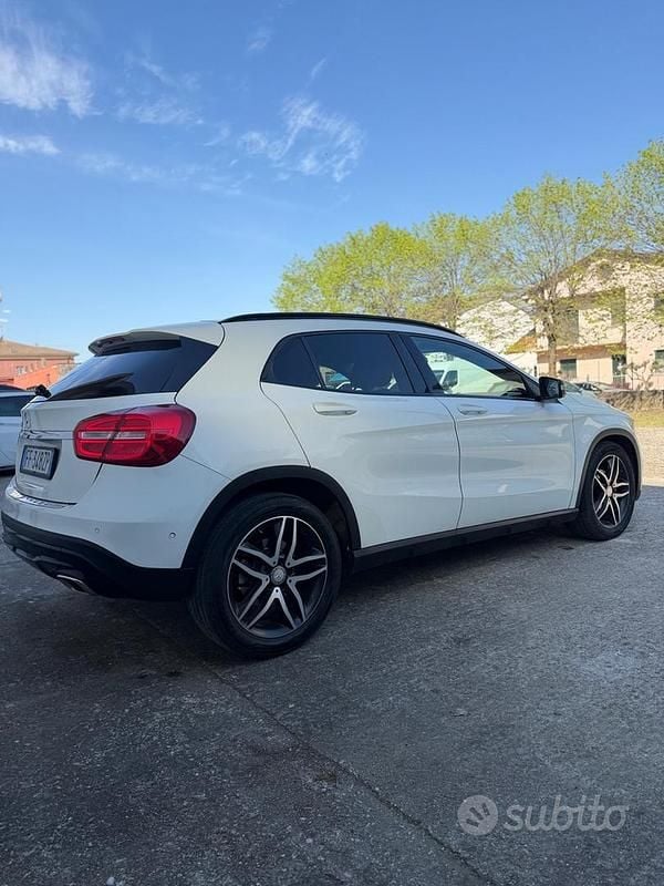 Usata Mercedes GLA200 Premium 135 CV (99 kW) 2016 Bianco SUV