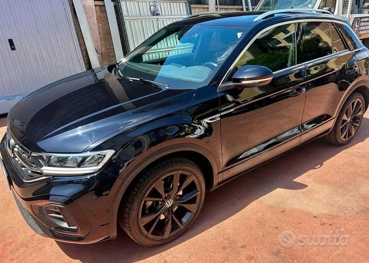 Usata VW T-Roc R-line 150 CV (110 kW) 2024 Nero SUV