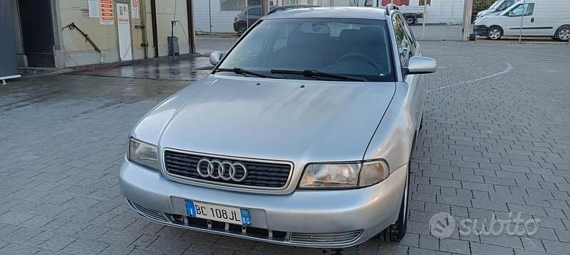 Usata Audi A4 110 CV (80 kW) 1999 Grigio Station wagon