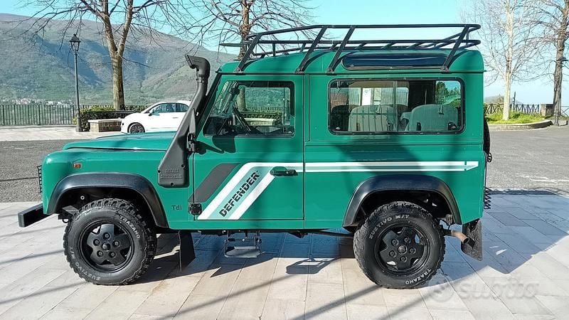 Usata Land Rover Defender 86 CV (63 kW) 1987 Verde SUV