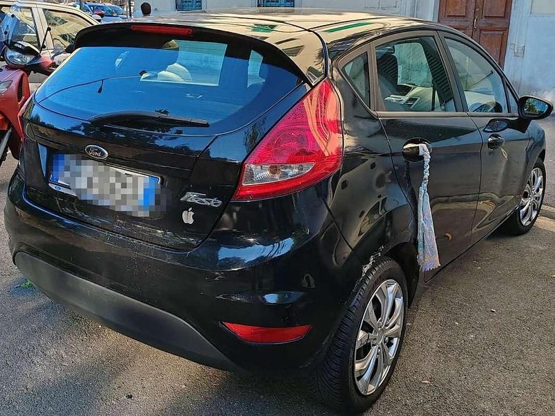 Usata Ford Fiesta 90 CV (66 kW) 2011 Nero Utilitaria