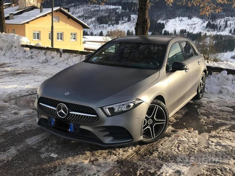 Grigio Usata 2021 Mercedes A200 AMG Tre volumi | 28.000 € (Cara) - Immagine 1/4