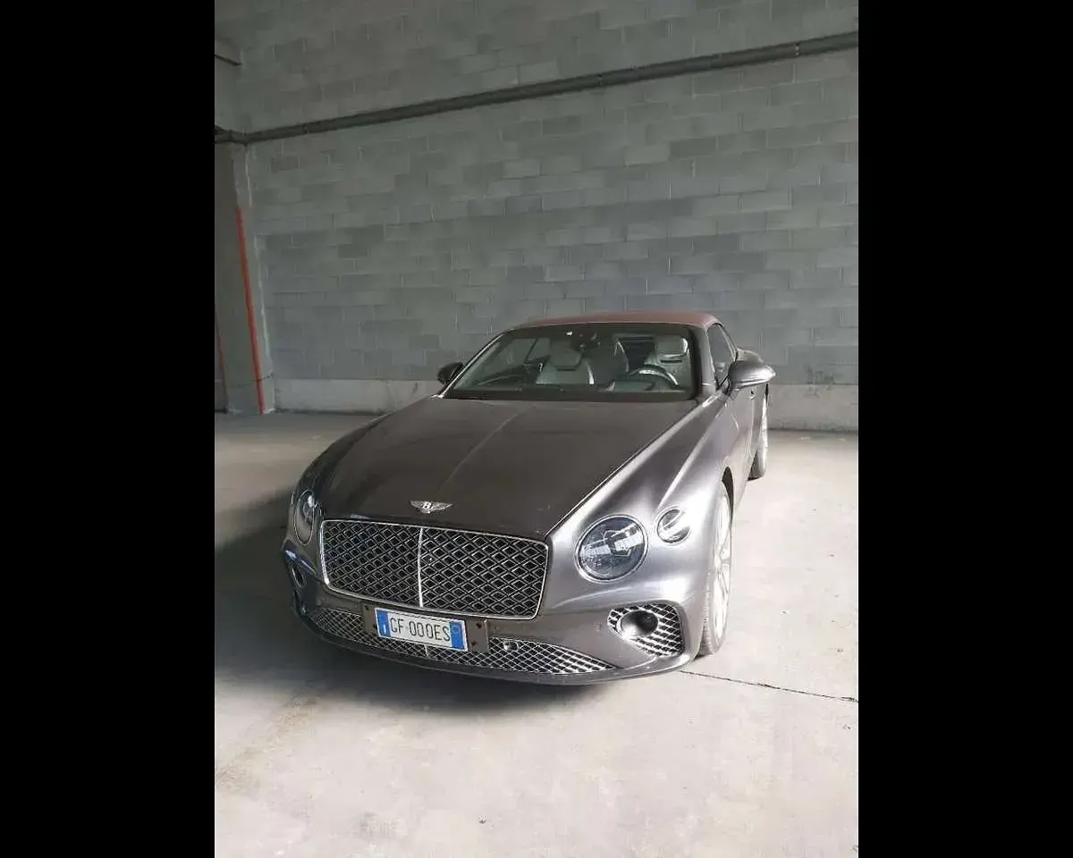Usata Bentley Continental GT Convertible Mulliner 549 CV (403 kW) 2021 Grigio Cabrio