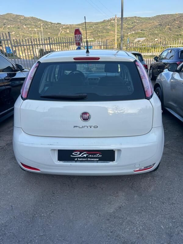 Usata Fiat Punto Street 85 CV (62 kW) 2014 Bianco Utilitaria
