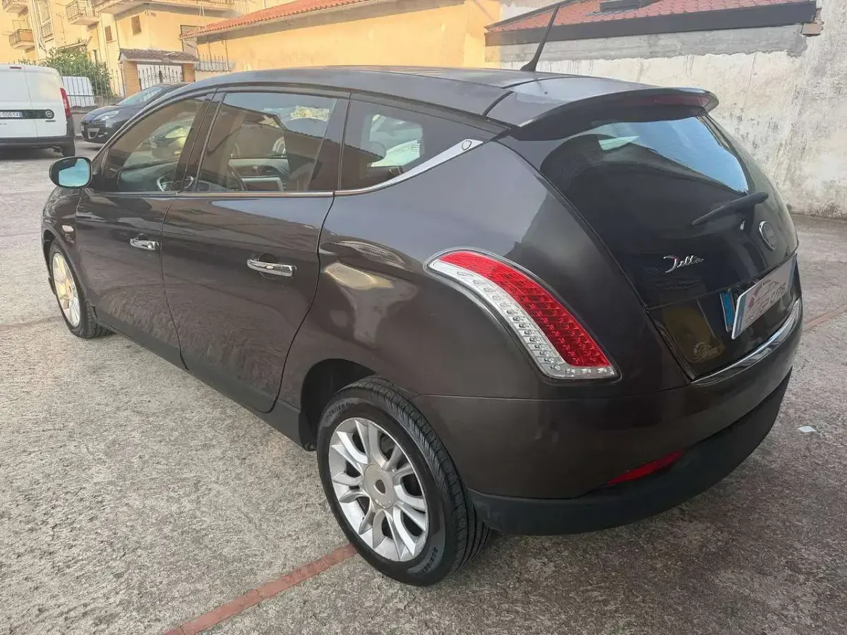 Usata Lancia Delta 120 CV (88 kW) 2009 Grigio Utilitaria