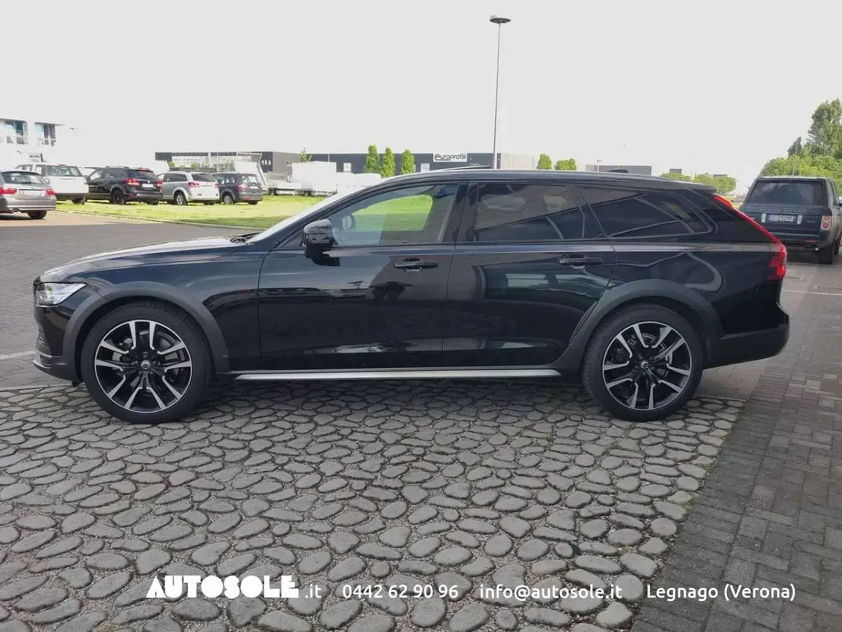 Usata Volvo V90 CC Business Edition 235 CV (172 kW) 2022 Nero Station wagon