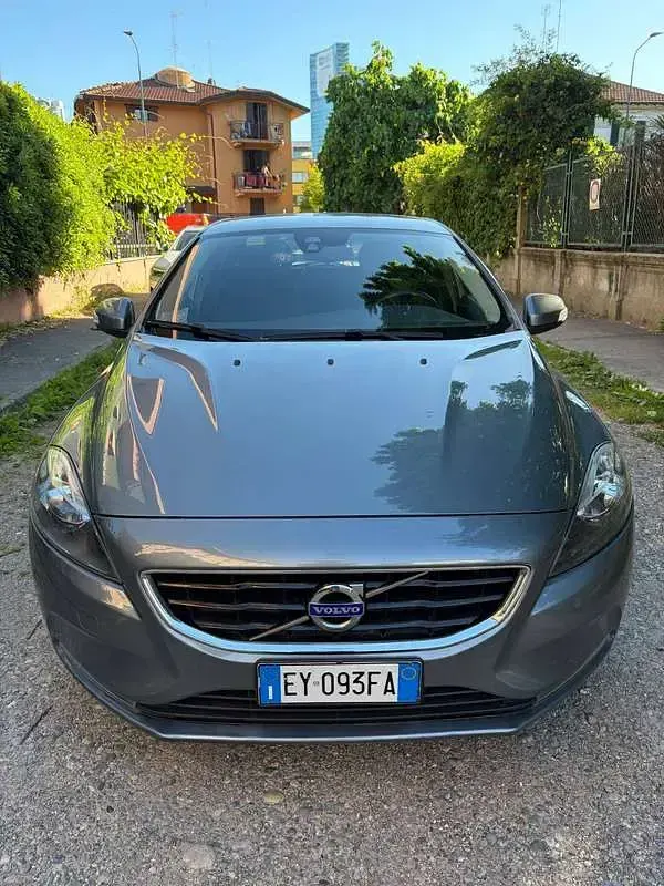 Usata Volvo V40 Momentum 150 CV (110 kW) 2015 Grigio Berlina