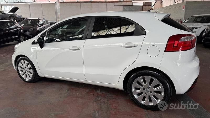 Usata Kia Rio EX 90 CV (66 kW) 2012 Bianco Berlina