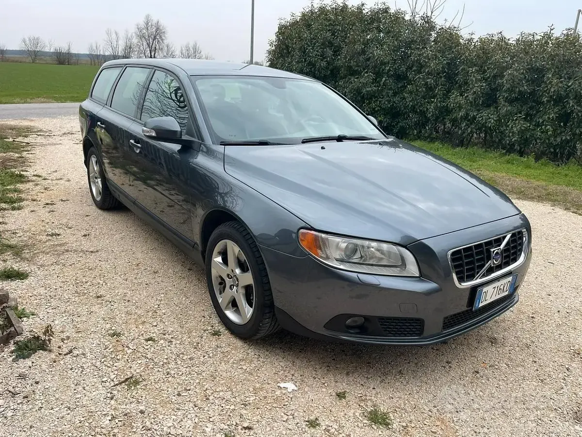 Usata Volvo V70 163 CV (119 kW) 2007 Grigio Station wagon