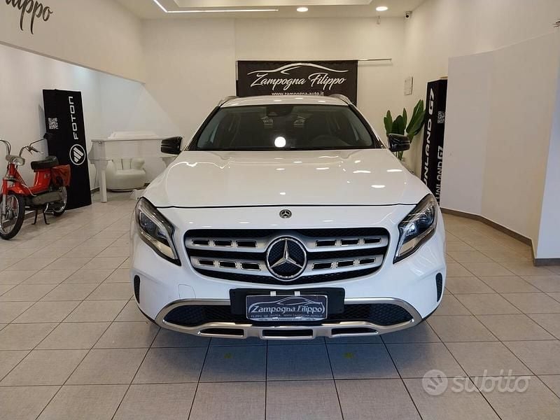Usata Mercedes GLA200 136 CV (100 kW) 2018 Bianco SUV