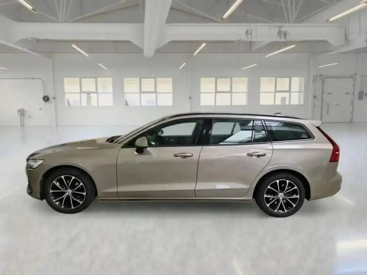 Usata Volvo V60 Business Edition 150 CV (110 kW) 2019 Beige Station wagon