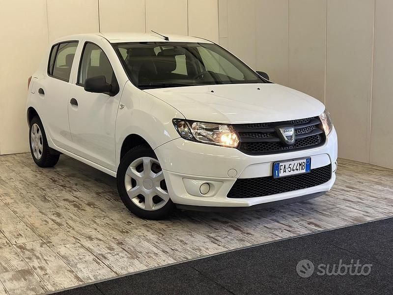 Bianco Usata 2015 Dacia Sandero Tre volumi | 5500 € (Ottimo prezzo) - Immagine 1/4