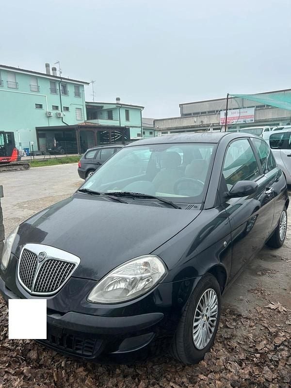 Usata Lancia Ypsilon 69 CV (50 kW) 2005 Nero Utilitaria