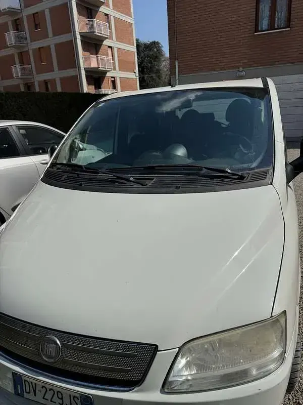 Usata Fiat Multipla Active 92 CV (67 kW) 2009 Bianco Monovolume