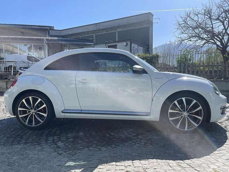 Usata VW Beetle 140 CV (102 kW) 2014 Bianco Utilitaria