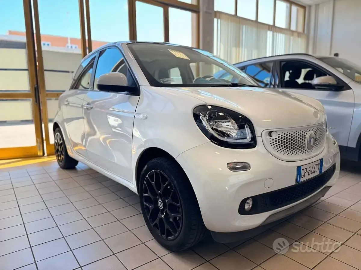 Usata Smart ForFour Proxy 71 CV (52 kW) 2015 Bianco Utilitaria