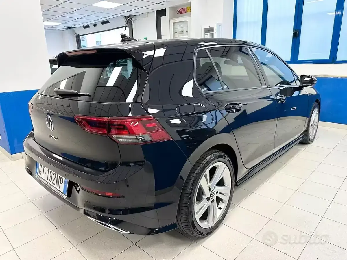 Usata VW Golf VII R-line 150 CV (110 kW) 2021 Nero Utilitaria
