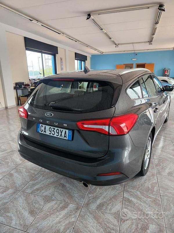 Usata Ford Focus Business Edition 120 CV (88 kW) 2020 Grigio Station wagon