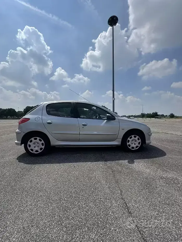 Usata Peugeot 206 60 CV (44 kW) 2005 Grigio Utilitaria
