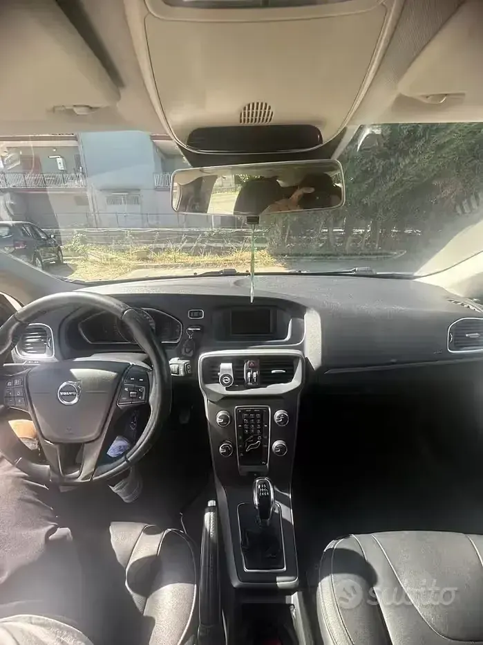 Usata Volvo V40 CC 120 CV (88 kW) 2019 Nero Station wagon