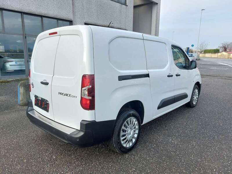 Usata Toyota Proace City City 101 CV (74 kW) 2024 Bianco Monovolume