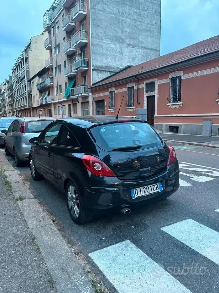 Usata Opel Corsa 80 CV (58 kW) 2007 Nero Utilitaria