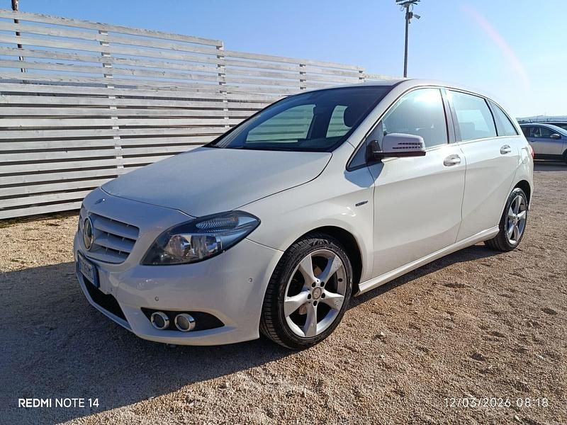 Usata Mercedes B180 Premium 109 CV (80 kW) 2012 Bianco Monovolume
