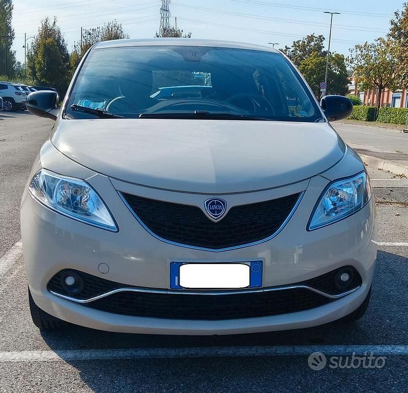 Beige Usata 2016 Lancia Ypsilon Gold Due volumi | 9500 € (Cara) - Immagine 1/4