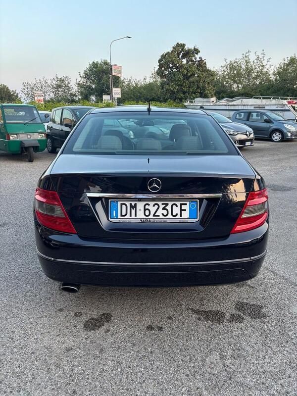 Usata Mercedes C220 170 CV (125 kW) 2008 Blu Berlina