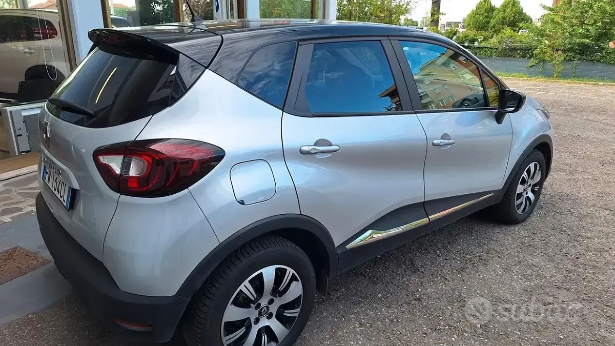 Usata Renault Captur 90 CV (66 kW) 2019 Grigio SUV
