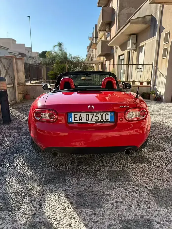 Usata Mazda MX5 126 CV (92 kW) 2010 Rosso Cabrio