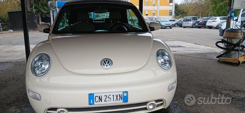 Usata VW New Beetle 101 CV (74 kW) 2004 Bianco Utilitaria
