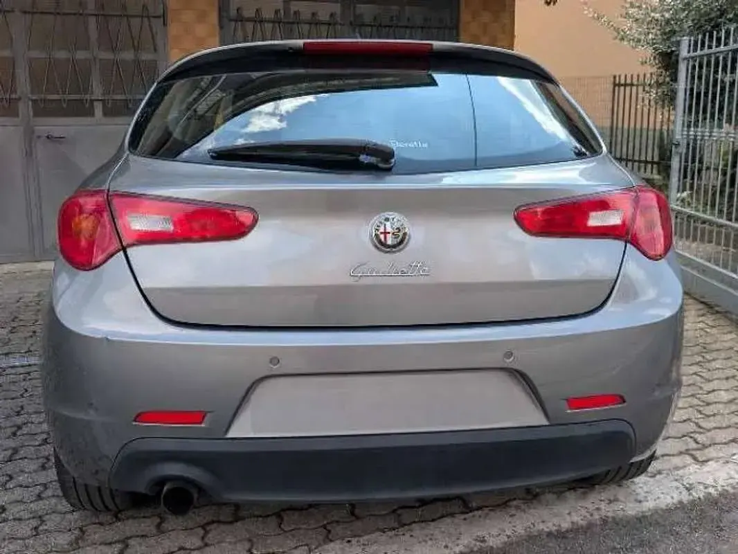 Usata Alfa Romeo Giulietta 105 CV (77 kW) 2015 Grigio Utilitaria