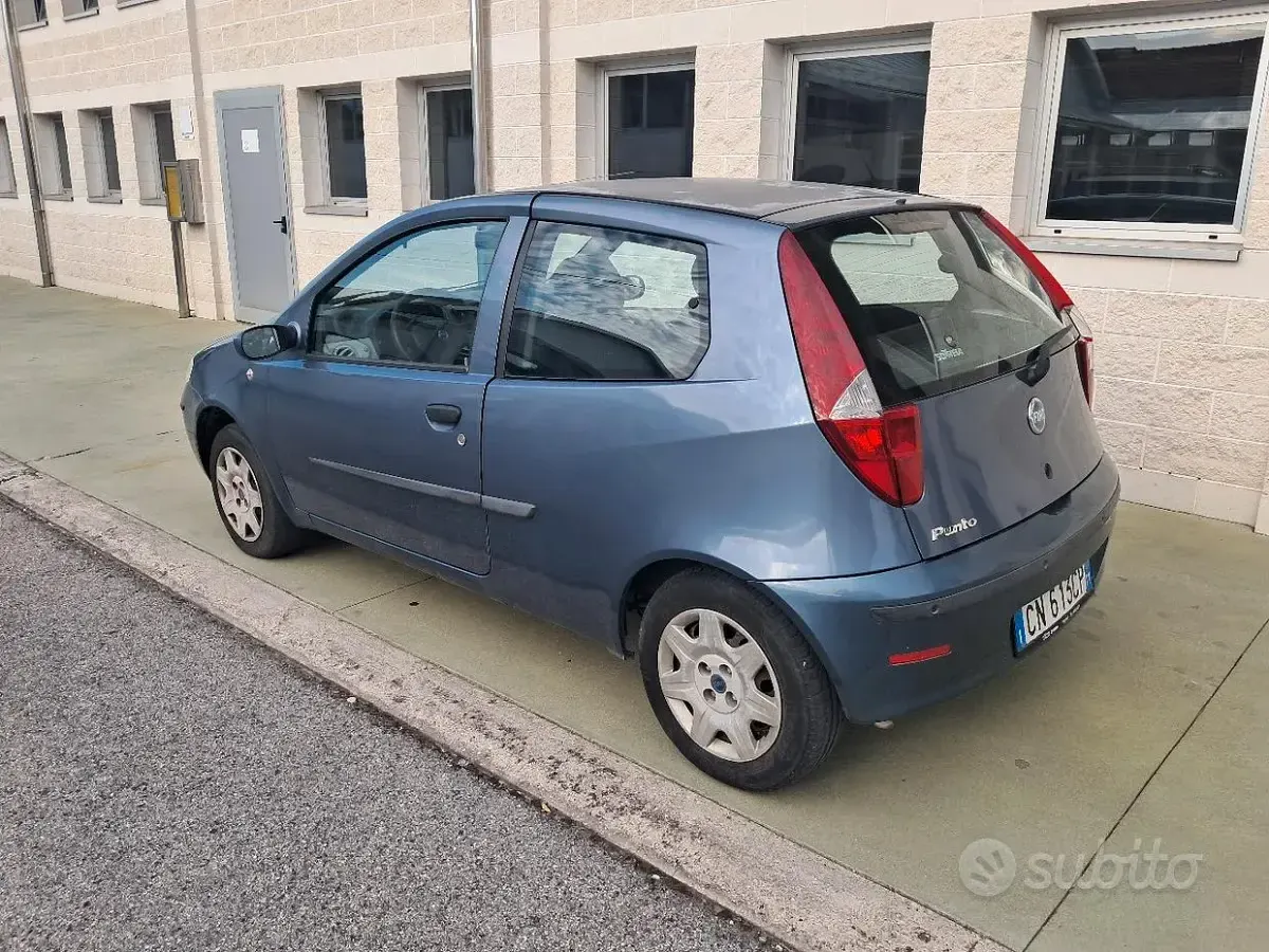 Usata Fiat Punto 60 CV (44 kW) 2004 Bluazzurro Utilitaria