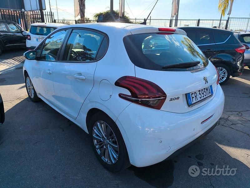 Usata Peugeot 208 Active 101 CV (74 kW) 2018 Bianco Utilitaria