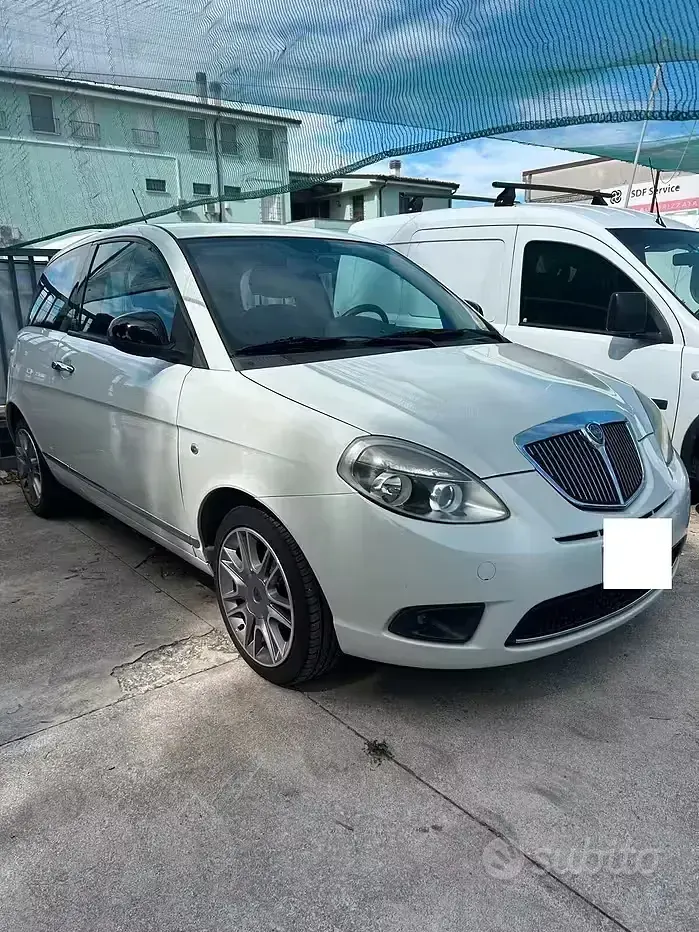 Usata Lancia Ypsilon 69 CV (50 kW) 2011 Bianco Utilitaria