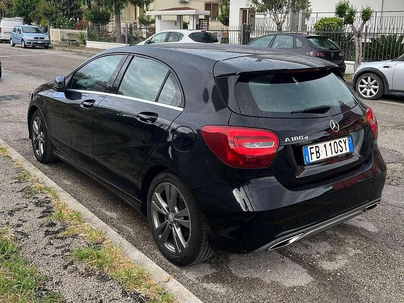 Usata Mercedes A180 109 CV (80 kW) 2016 Nero Berlina