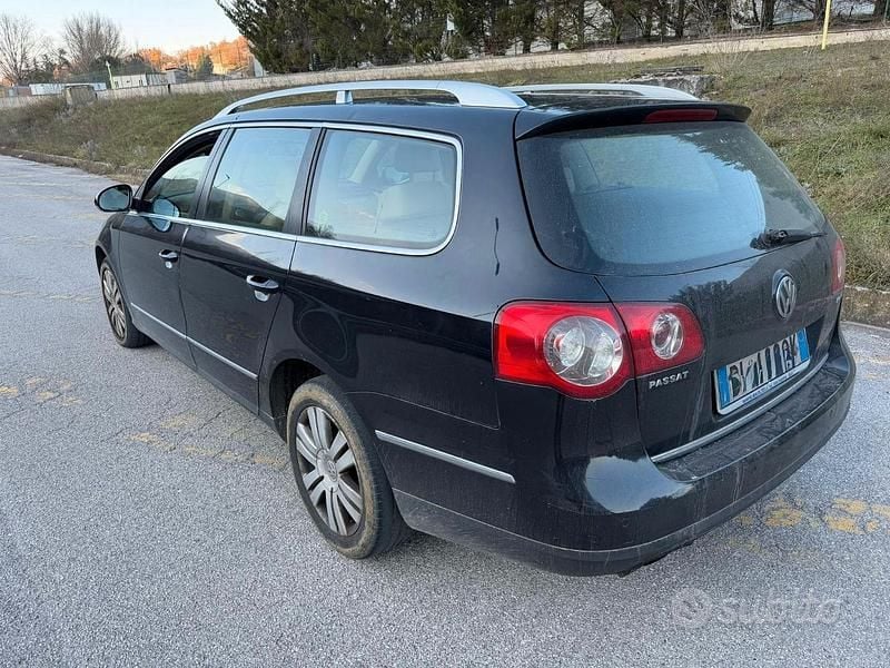 Nero Usata 2007 VW Passat Station wagon | 2150 € (Ottimo prezzo) - Immagine 1/4