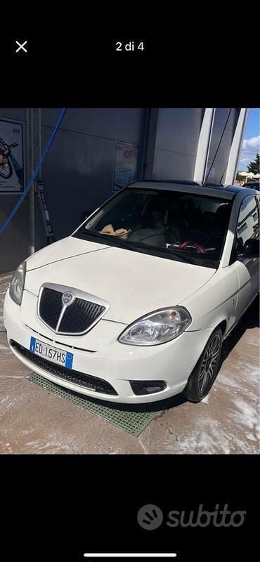 Usata Lancia Ypsilon 95 CV (69 kW) 2012 Bianco Utilitaria