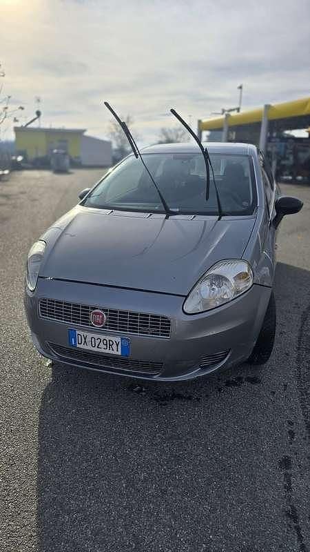 Usata 2009 Fiat Grande Punto Dynamic Utilitaria | 2250 € (Super prezzo) - Immagine 1/4