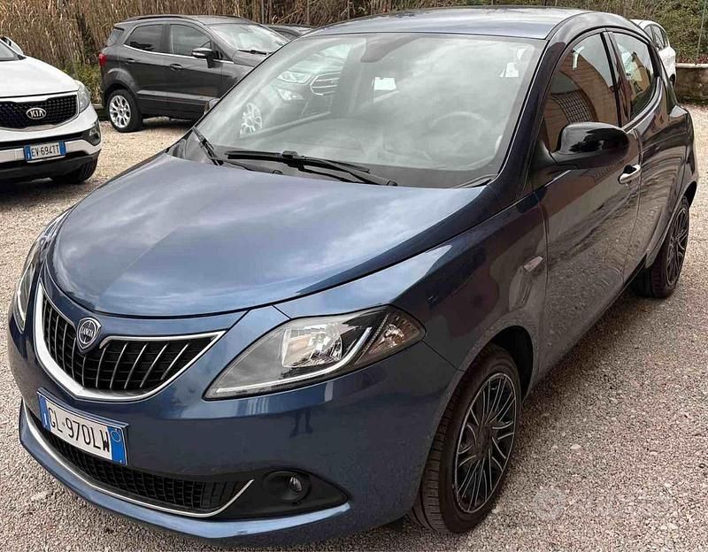 Usata Lancia Ypsilon Gold 69 CV (50 kW) 2022 Blu Utilitaria