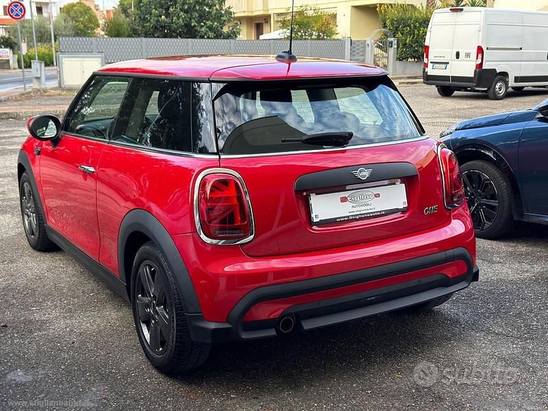Usata Mini ONE Classic 75 CV (55 kW) 2022 Rosso Utilitaria