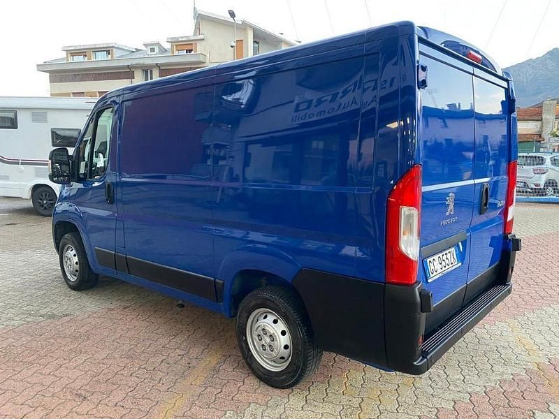 Begagnad Peugeot Boxer S 140 HK (102 kW) 2021 Blå Van